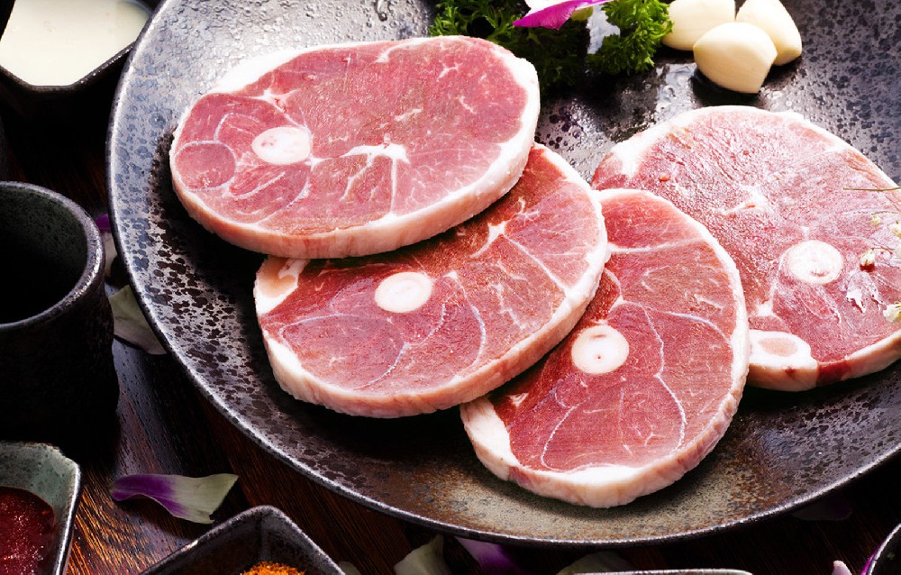 探索日本炸物的经典美味：学习吉利炸猪排的制作方法