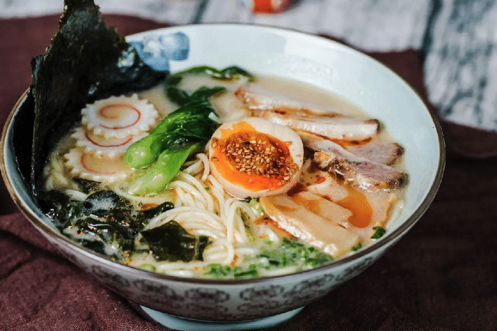 玉子日料培训：鱼介拉面的汤底如何制作？