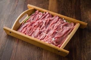户外烤肉的美味准备：露营烤肉学习中的关键步骤