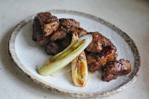 品味美味之旅：夸赞玉子料理学院烤肉学习课程